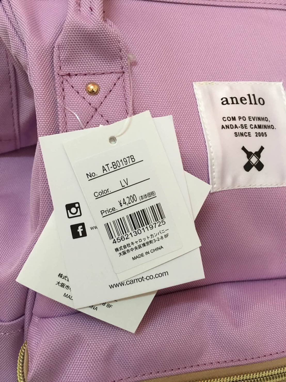 ANELLO POLYESTER CANVAS RUCKSACK รุ่นมินิ แบรนด์ดังสุดฮิตที่กำลังดังในประเทศญี่ปุ่น กระเป๋าเป้สไตล์คาวาอิ รูปทรงแปลกใหม่มีสไตล์เป็นของตัวเอง วัสดุผ้าแคนวาส ปากกระเป๋ากว้างมีโครง ง่ายสำหรับเวลาใส่สัมภาระ ภายในมีช่องเล็กและช่องใหญ่ใช้งานง่าย เปิดปิดด้วยซิปค