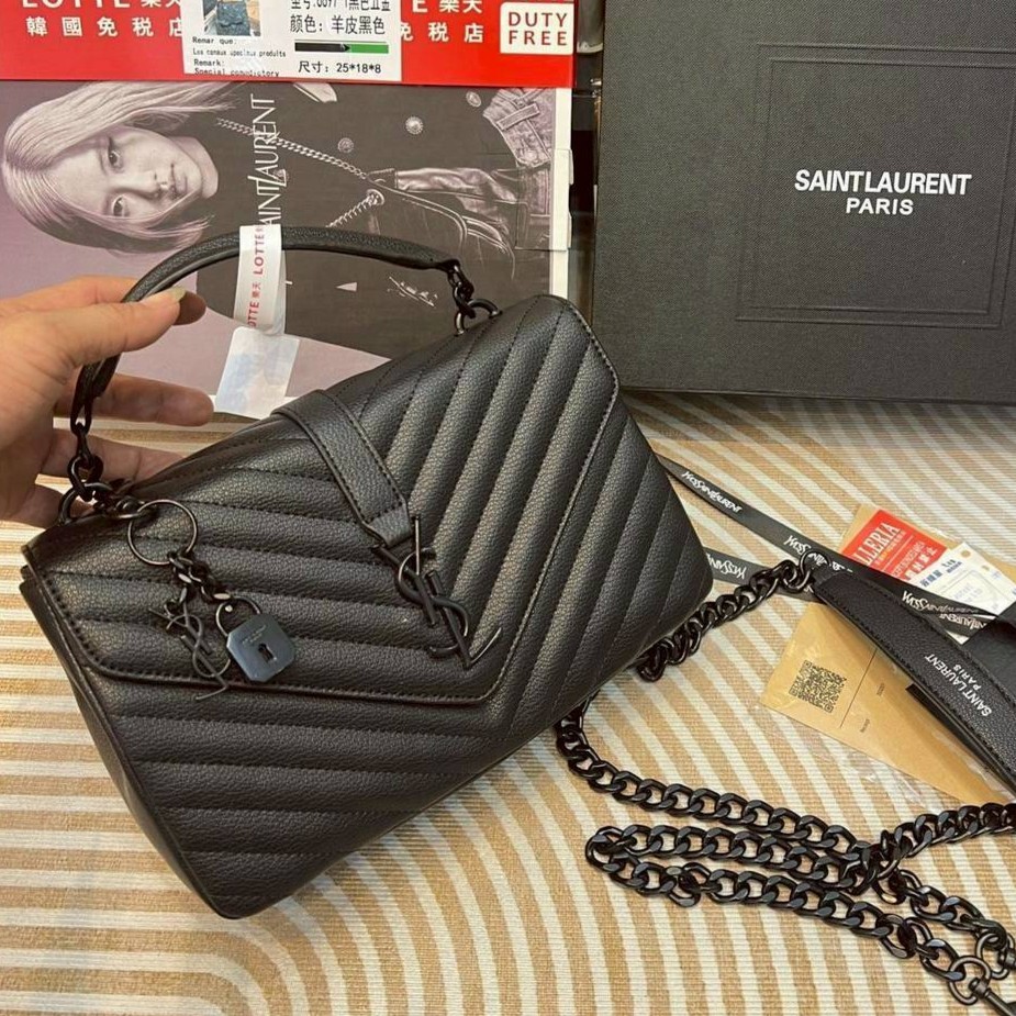 YSL college medium in quilted leather กระเป๋าสะพายทรงสวยสุดหรู ดูติดแกลมสุดๆ โดดเด่นด้วยโลโก้ด้านหน้า เพิ่มดีเทลความผู้ดี ไม่เคยผิดหวังจริงๆ!!