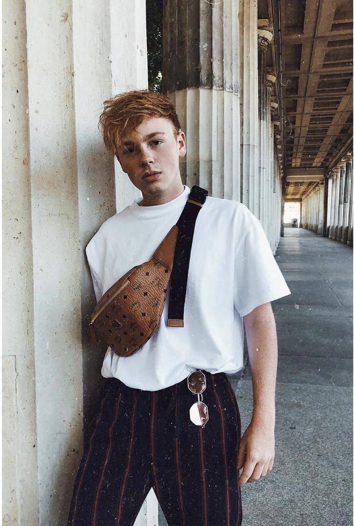 M.C.M STARK BELT BAG IN VISETOS รุ่นยอดฮิต!! หนุ่มๆสาวๆใช้ได้ไม่มีเบื่อ!! 🎉⭐️⚡️🛎 กระเป๋าคาดอกรุ่นขายดี ลายวิเซโต้เอกลักษณ์ ทั้งสปอร์ตและดูหรูในตัว ใช้งานง่าย ได้ทุกลุค วัสดุหนังแคนวาสคุณภาพดี มีช่องซิปหลัก และซิปรอง ภายในเป็นช่องโล่