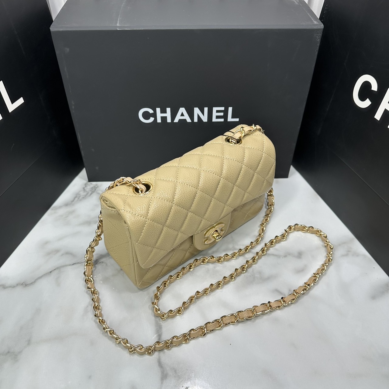 ORI หนังแท้ | CHANEL Classic 20cm shoulder bag กระเป๋าสะพายรุ่นยอดนิยม หรูหราระดับตำนาน สวยงามเหนือกาลเวลา