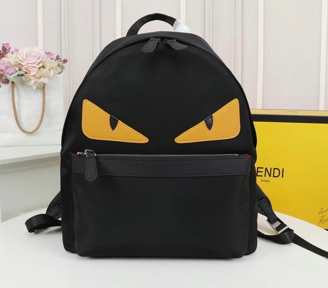 FENDI monster backpack เกรดออริจินอล FENDI Unisex Calfskin Nylon Logo Backpack กระเป๋าเป้เฟนดิ รุ่นยอดนิยมเอกลักษณ์แบรนด์ จุของได้เยอะ ใช้ได้ทั้งชายหญิง พกใบนี้ใบเดียวเอาอยู่ เป็นหนึ่งคอลเลคชั่นเด็ดที่สุดแห่งปีเลยจ้า
