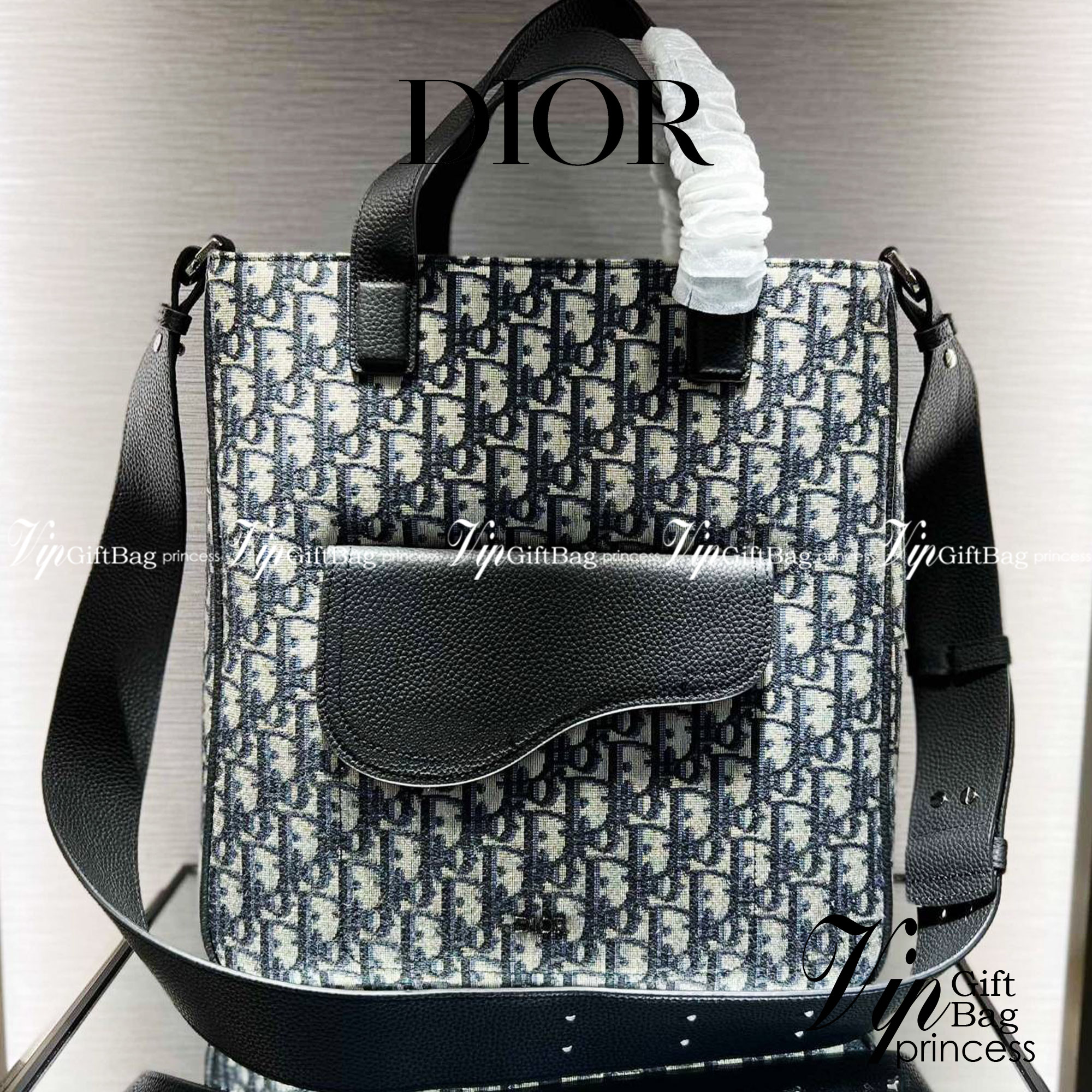 หนังแท้ SADDLE TOTE BAG WITH SHOULDER STRAP Beige and Black Dior Oblique Jacquard พร้อมส่งที่ไทย เกรดออริจินอลหนังแท้และผ้าแจ็คการ์ดอย่างดีทั้งใบ ภาพสินค้าถ่ายจากงานขายจริง ใช้งานต่างประเทศได้