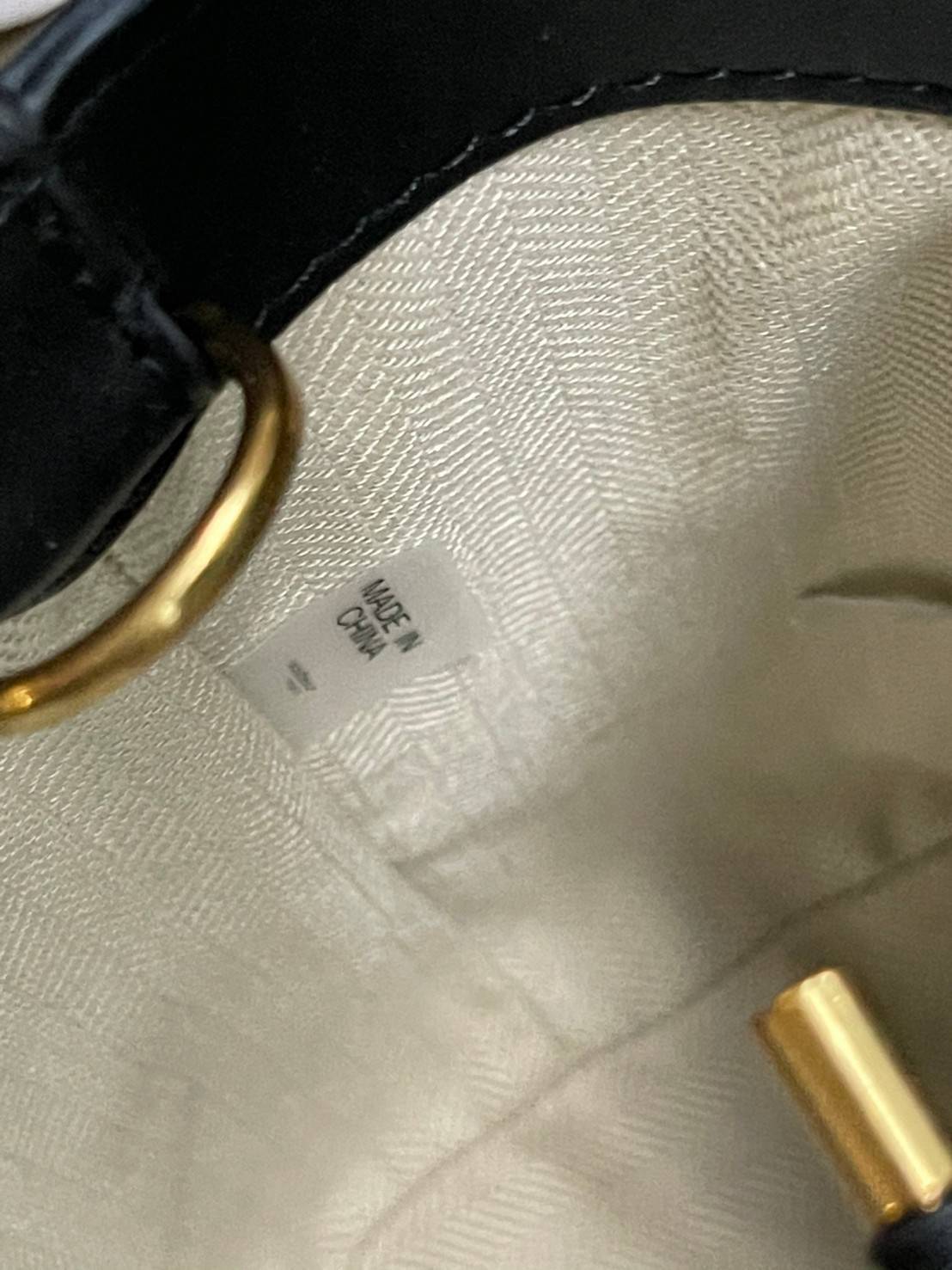 ของแท้ 💯% Tory burch miller mini bucket bag กระเป๋าทรงคลาสสิคจากTory burch มาพร้อมกับรูปทรงถัง ขนาดน่ารักกำลังดี