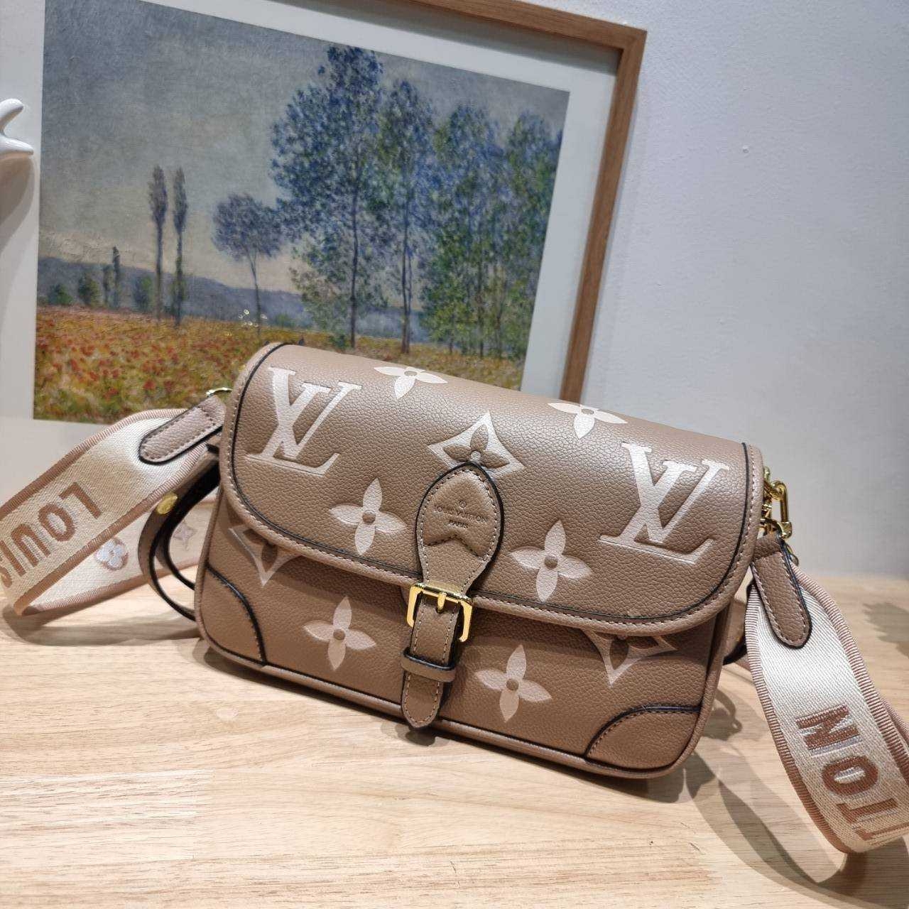 LV diane monogram empreinte bag กระเป๋ามัลติฟังก์ชั่น ดีไซน์ออกมาได้น่ารักน่าใช้มากๆ มีสายมาให้ถึง 2 แบบ เกรดวีไอพี ไฮเอน