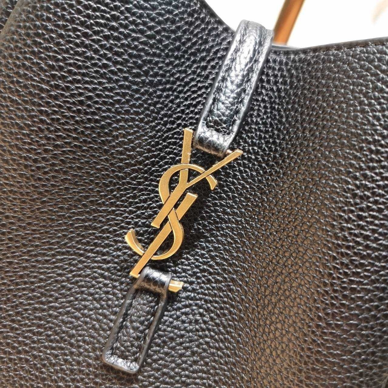 MINI YSL LE 5 À 7 SOFT BABY IN SMOOTH LEATHER กระเป๋าสะพายทรงโฮโบ ขนาดใหม่ baby สวยฟาด ดาเมจคือร้อนฉ่าสุดๆ! ดีไซน์สุดคลาสสิค ควรมีที่สุดค่า เกรดออริ 1:1 ใช้งานต่างประเทศได้