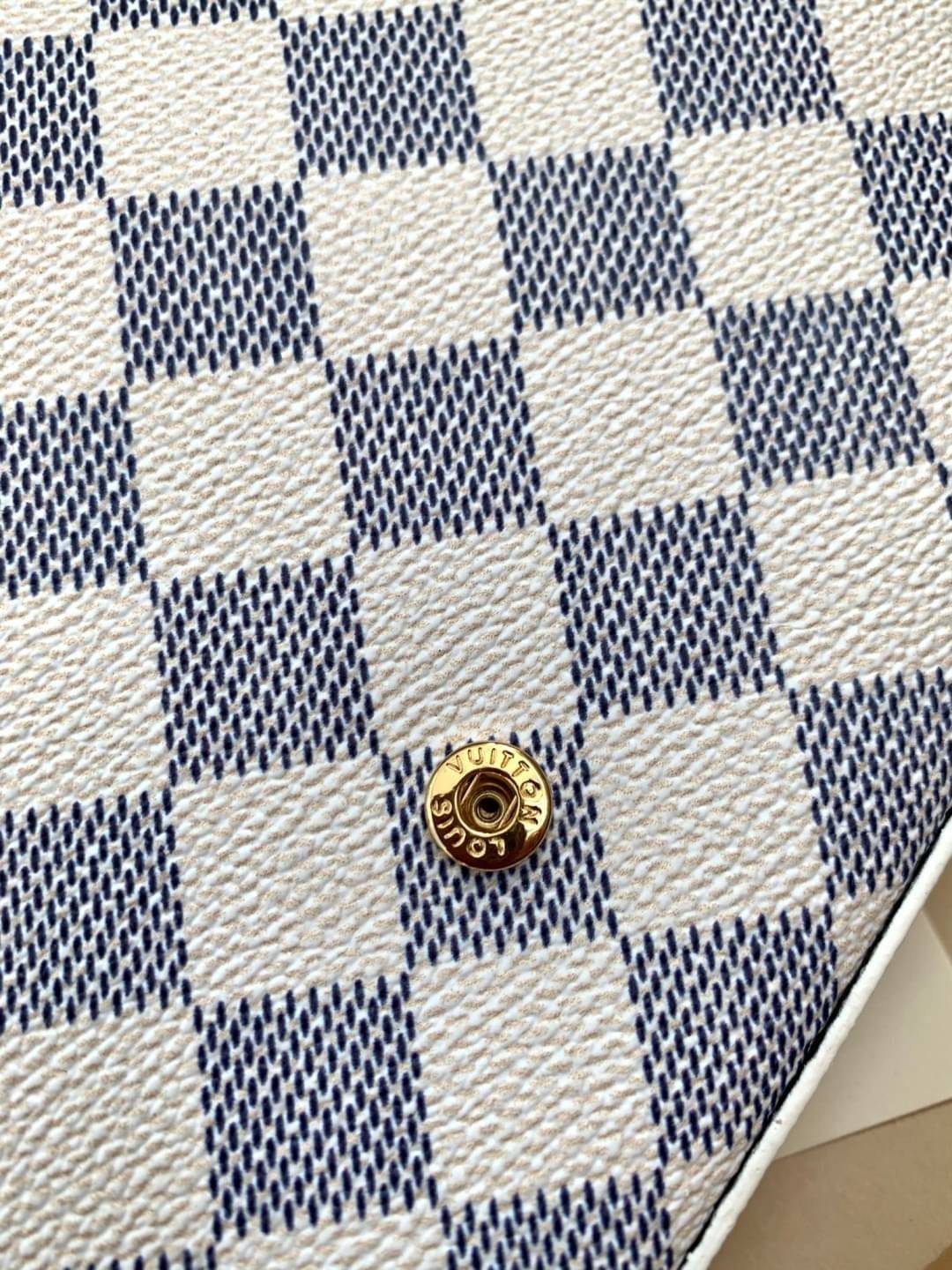 VIP 🥂 อัพลุคให้ตัวเองดูดีกับกระเป๋าทรงคลัท//สะพายครอสบอดี้ร์แถมเป็นรุ่นที่ใช้ได้ตลอดทั้งวันด้วยนะคะ Louis Vuitton Monogram Casual Style Calfskin / LV Monogram Casual กระเป๋าทรงคลัทแบบฝาปิด หนังแท้ ลายสวยมากๆค่ะ