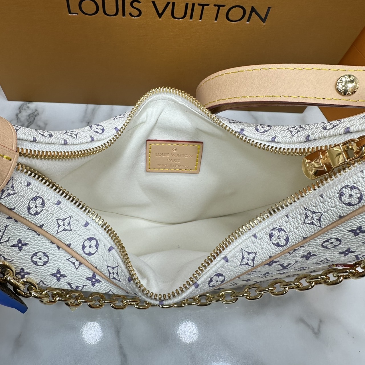 ORI หนังแท้ | LV Loop PM Bag กระเป๋าสะพาย ดีไซน์ทรงพระจันทร์ครึ่งเสี้ยวได้แรงบันดาลใจจากกระเป๋ารุ่น Croissant อันเป็นตำนานของเมซง