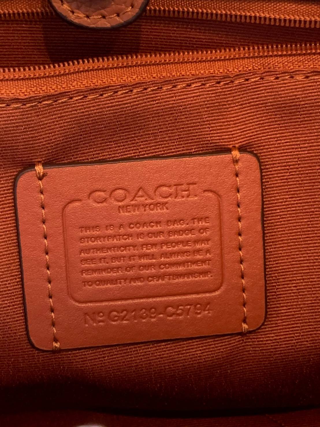 สวยๆอย่างนี้อดใจยังไงไหว!! Coach Dempsey Carryall In Signature Jacquard With Stripe And Coach Patch ((C5794)) ✈️พร้อมส่งความสวย! คุณภาพจัดเต็มเลยค่ะ กระเป๋าทรงTote วัสดุ Jackquard+หนังแท้ ได้ลงตัวสวยงาม 🔺สีคอลเลคชั่นใหม่ล่าสุด! ด้านหน้ามีโล