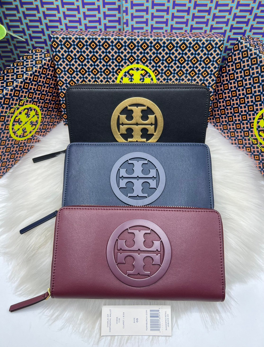 Tory Burch Charlie Zip Continental Wallet / Tory Wallet พร้อมส่ง กระเป๋าสตางค์ใบยาวสุดคลาสสิก ยังความเรียบหรูดูแพงด้วยโลโก้ด้านหน้า เป็นกระเป๋าสตางค์ทรงยาว ที่สามารถใส่บัตรได้หลายใบ