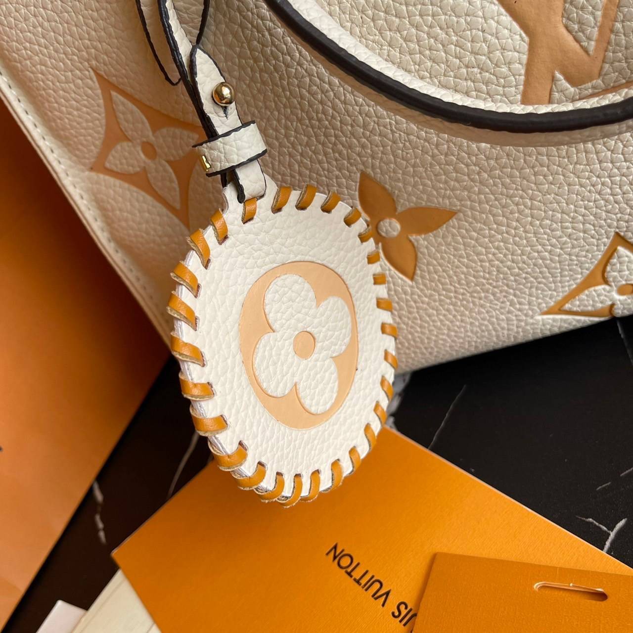 หนังแท้ LOUIS VUITTON Empreinte Monogram Giant By The Pool Onthego พร้อมส่งที่ไทย เกรดใช้งานต่างประเทศได้