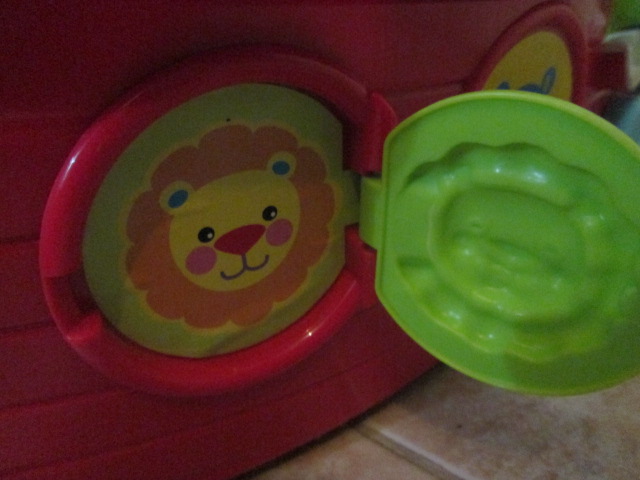 Fisher Price Amazing Animals Roll-Along Musical Ark/Boat ของเล่นมือสอง (ลำใหญ่ มีเสียงค่ะ)