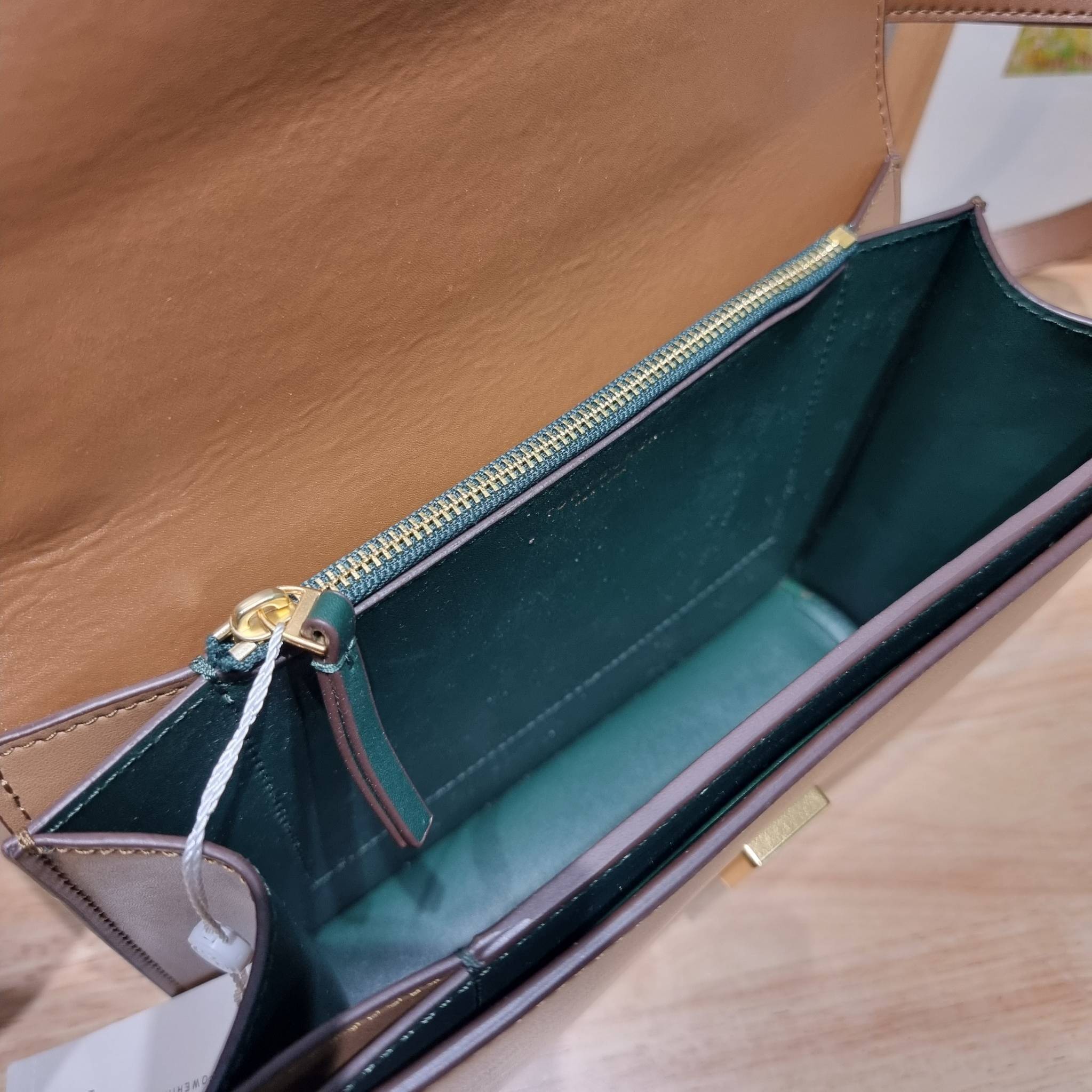 Tory Burch Bag / TORY BURCH ELEANOR CONVERTIBLE SHOULDER BAG รุ่นยอดนิยม กับไซส์ใหม่ ใหญ่จุคุ้ม! กระเป๋าสะพายข้าง ดีไซน์อยู่ทรง เรียบหรู! ผู้ดีกว่าใคร