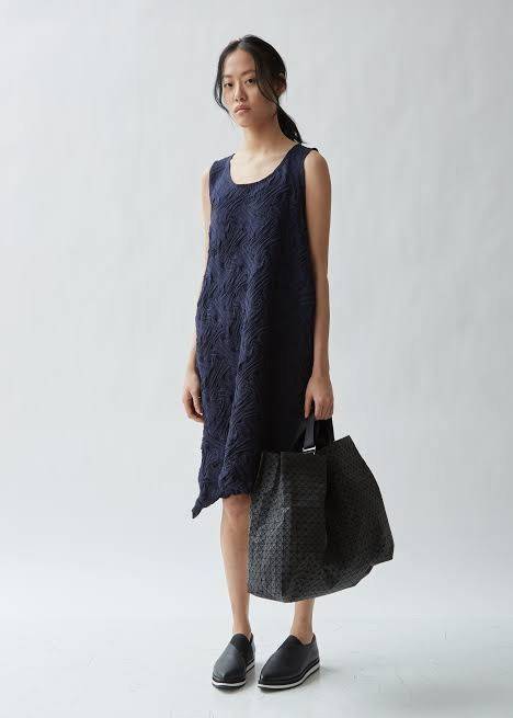 ORI 🥂 Baobao Issey Miyake Cart geometric tote bag / Miyake Cart Tote Bag รูปทรงที่สร้างขึ้นโดยบังเอิญ' เสื้อผ้าที่มีโครงสร้างและได้รับการออกแบบทางวิศวกรรมอันเป็นเอกลักษณ์ของแบรนด์ ส่งต่อไปยังเครื่องประดับที่น่าประทับใจและไร้กาลเวลาเหล่านี้ กร