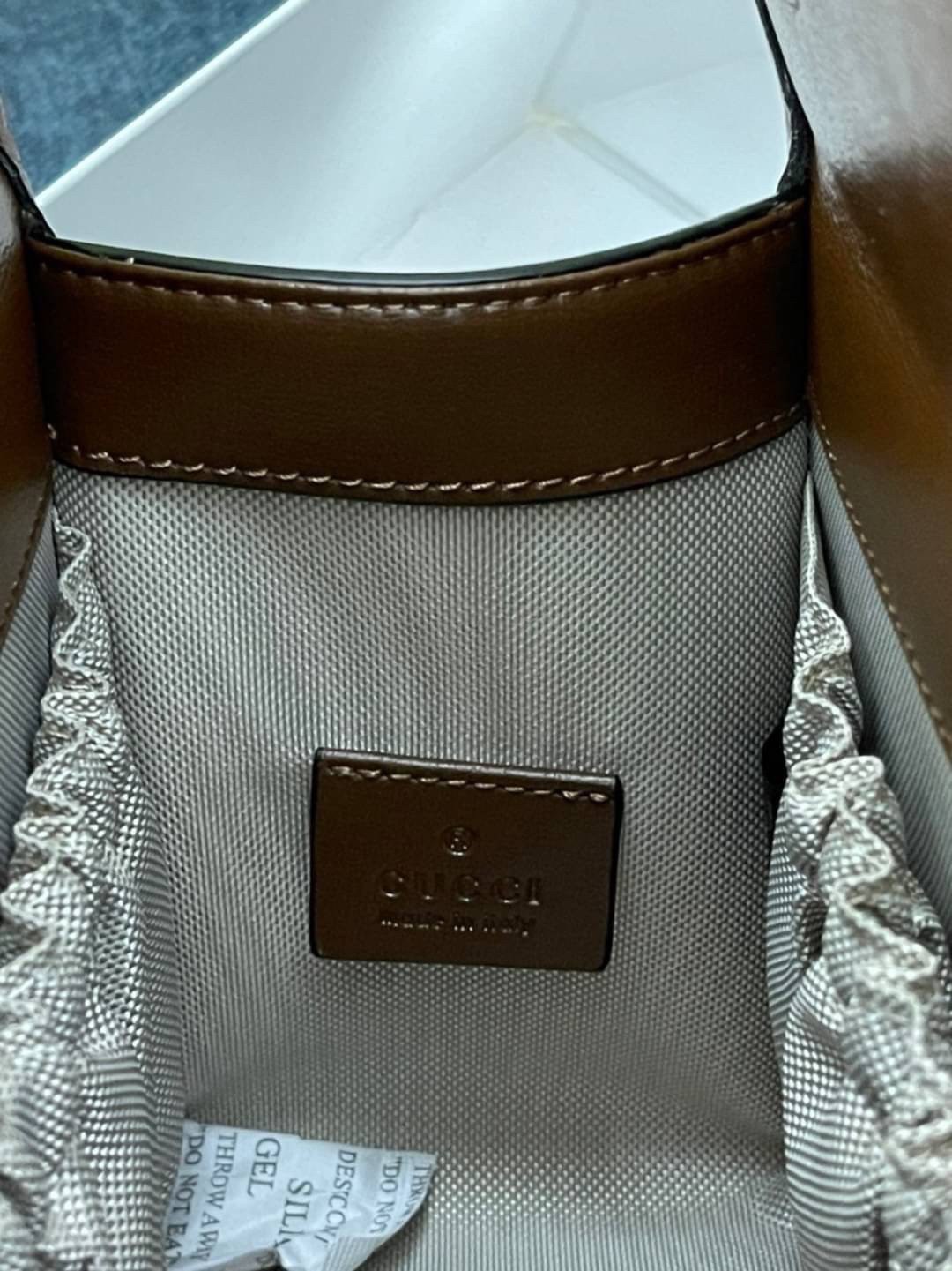 หนังแท้ GUCCI Horsebit 1955 leather-trimmed printed coated-canvas shoulder bag คอลเลคชั่นใหม่ล่าสุด ดาราเซเลปใช้กันเพียบ กระเป๋าถือ (ไม่มีสายสะพาย) ดีไซน์สวย เชื่อได้เลยใบนี้สาวๆต้องหลงรัก จนวางไม่ลงเลยน้า