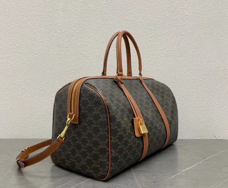 ORI หนังแท้ | CELINE Large Travel Bag IN Triomphe Canvas and Leather กระเป๋าสะพายสไตล์เดินทาง keepall ใบใหญ่จุสัมภาระได้เยอะ หนังขึ้นลาย Signature สวยหรูสุดคลาสสิค ดีไซน์ไม่มีเอ้าท์