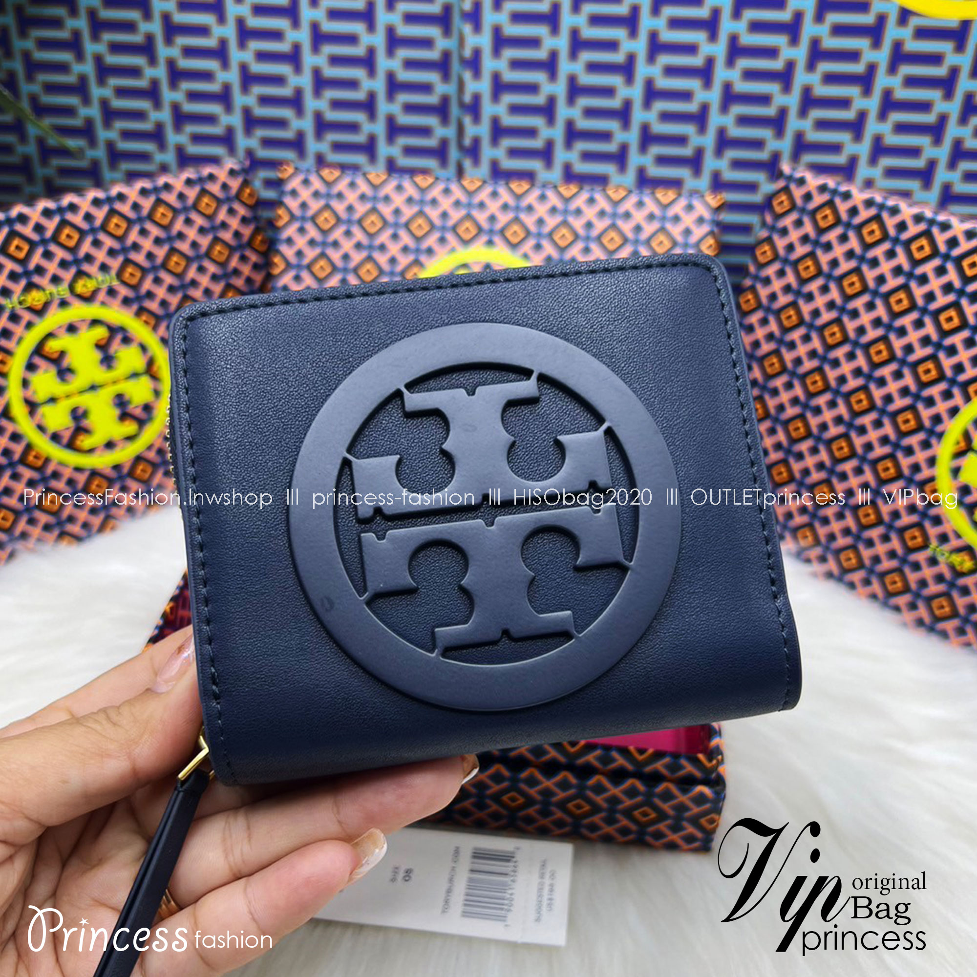 Tory Burch Charlie Mini Bi-fold Leather Wallet / Tory Wallet พร้อมส่ง กระเป๋าสตางค์ใบสั้น รุ่นใหม่ขายดี หรูหราทุกสี ดีไซน์คลาสสิค ขนาดกำลังพอเหมาะ โดดเด่นด้วยโลโก้