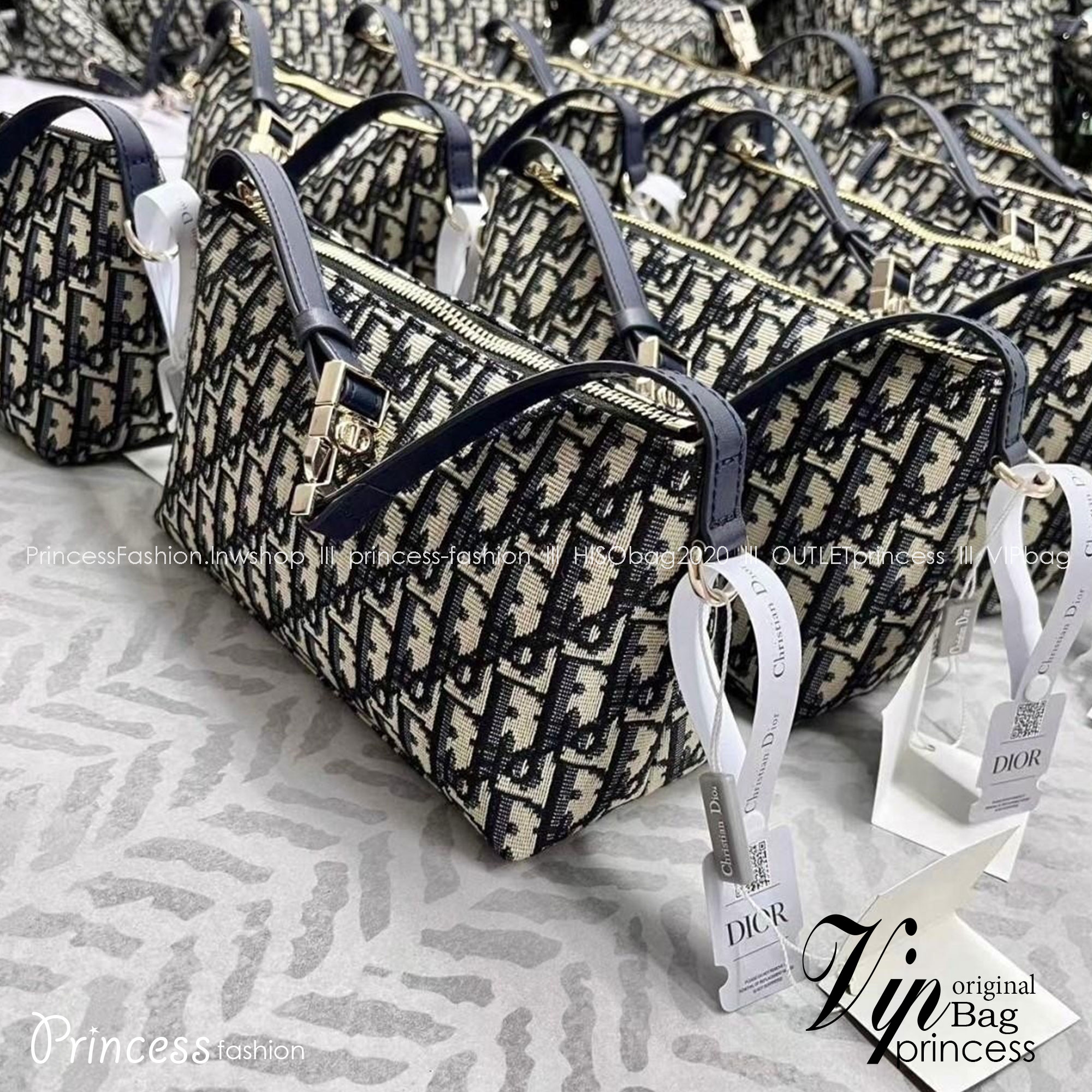 Medium DiorTravel Nomad Pouch Blue Dior Oblique Jacquard / DIOR AMBER MEDIUM BUCKET BAG กระเป๋าถือทรงพอช หรูหรามีสไตส์เป็นเอกลักษณ์