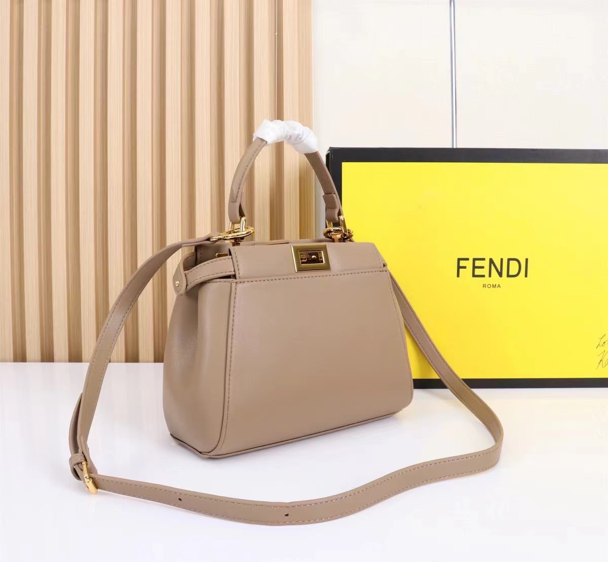พร้อมส่ง 3 สี FENDI Peekaboo Monster กระเป๋าถือหรือสะพายรูปลักษณ์สวยงามทันสมัย 🧡 เกรดออริจินอล 1:1 สลับแท้ ใช้งานต่างประเทศได้