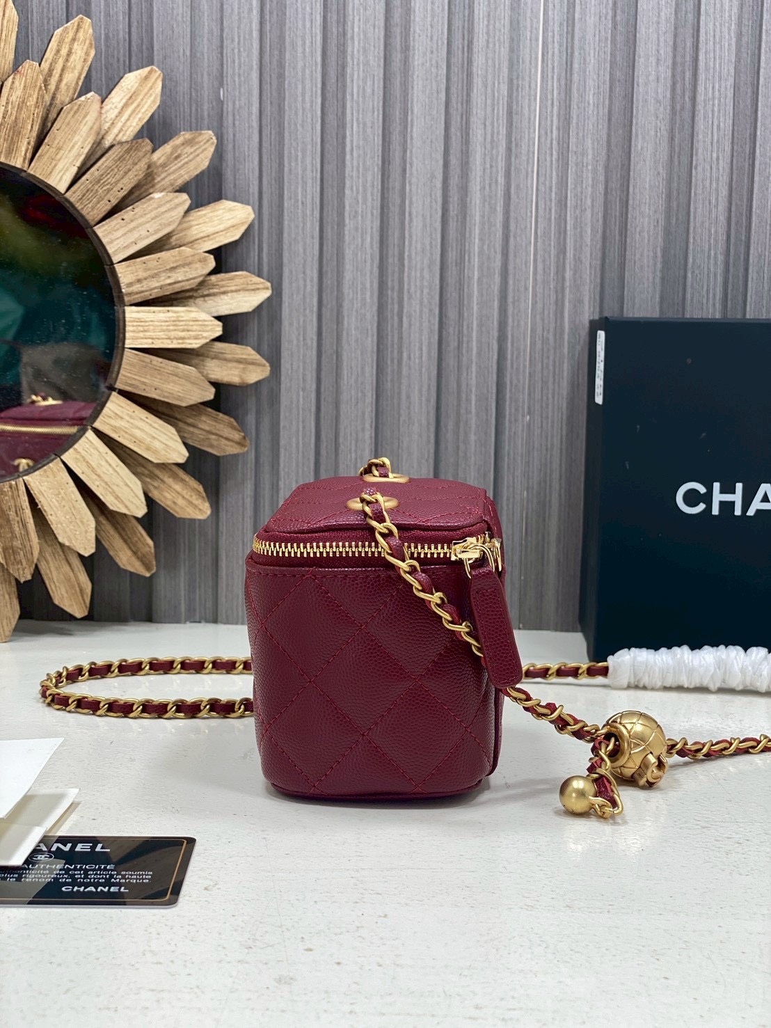 ORI หนังแท้ | Chanel Small Vanity with Chain กระเป๋าสะพายทรงวานิตี้ใบเล็กน่ารัก ดีไซน์เรียบหรู ใส่เครื่องสำอางค์หรือของใช้จุกจิกได้