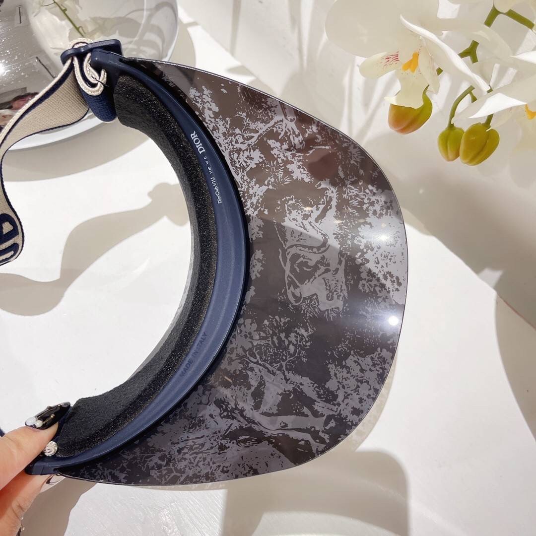 DiorClub V1U Blue Toile de Jouy Visor / Dior Sun Visor Cap ภาพสินค้าถ่ายจากงานขายจริงใช้งานต่างประเทศได้