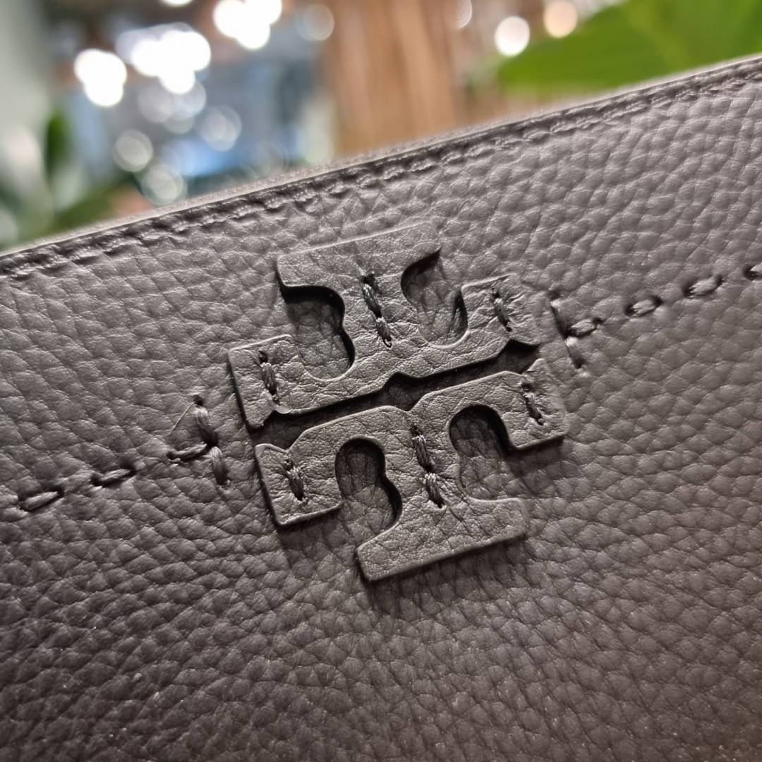 TORY BURCH MCGRAW ZIP CONTINENTAL WALLET กระเป๋าสตางค์ใบยาวรุ่นหายาก จัดเต็มสีสวยพร้อมส่ง ขนาดกำลังพอเหมาะ วัสดุหนังวัวสัมผัสดีมาก