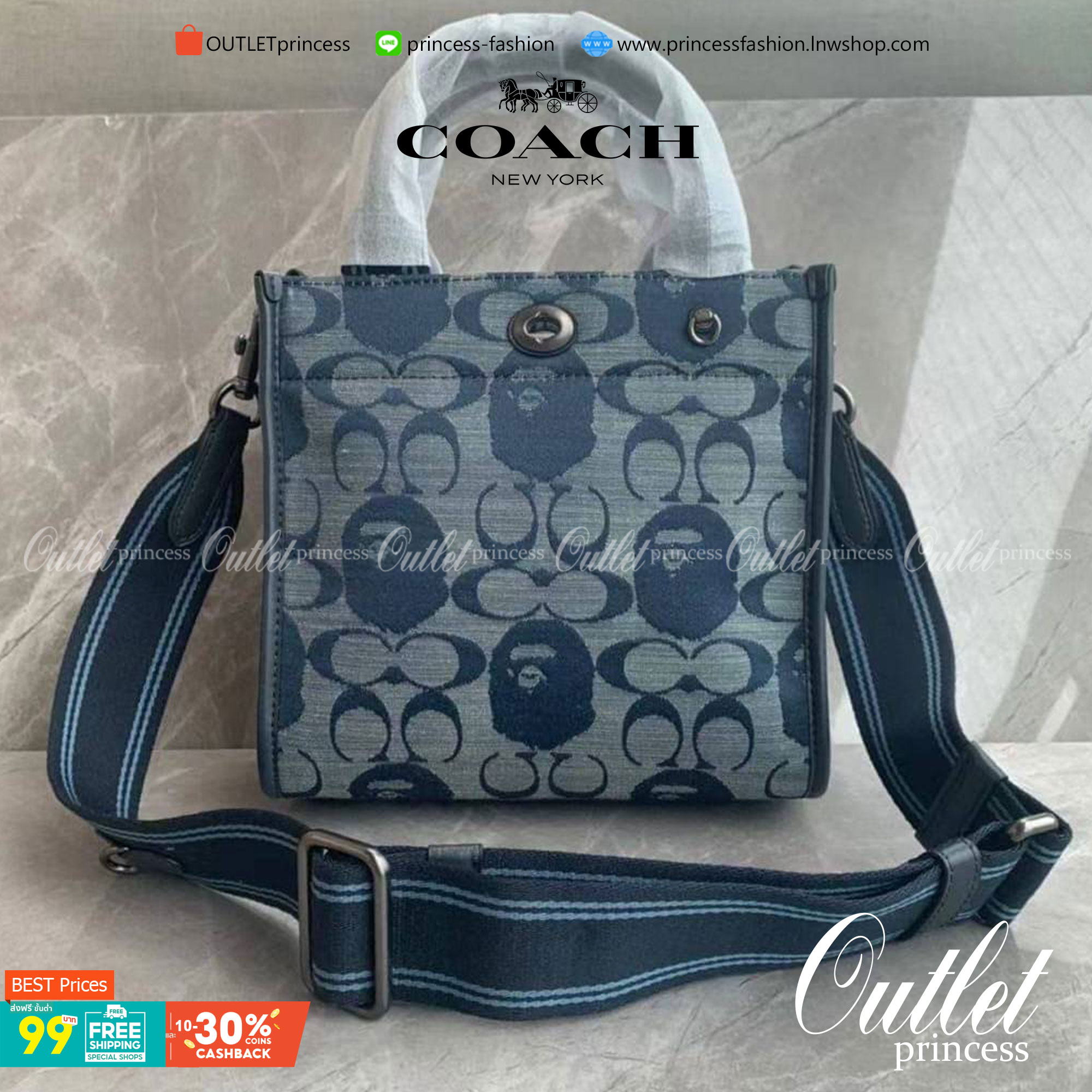 Coach Bape X Coach Tote 22 In Signature Jacquard กระเป๋าถือและครอสบอดี้โท้ทมินิไซส์ รุ่นใหม่สุดฮอต!! ใบจริงคือน่ารักม้ากกกก!! สวยอยู่ทรง มี 2 สี น่ารักน่าใช้ วัสดุหนังแคนวาส มาพร้อมหูจับในตัวและสายสะพายข้าง ถอดออกหิ้วเก๋ๆก็ได้ หรือสะพายถ่ายรูปชิคๆก็ดูดี ล