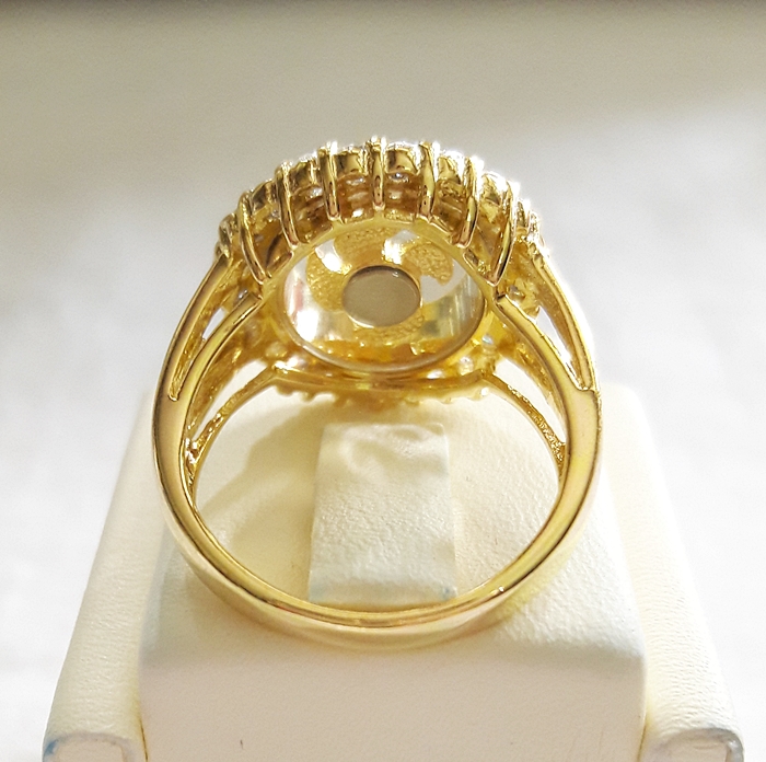 สินค้าหมดค่ะ แหวนกังหัน4ใบ รุ่นล้อมเพชร เสริมดวงเนื้อทองเหลืองชุบทองค่ะ