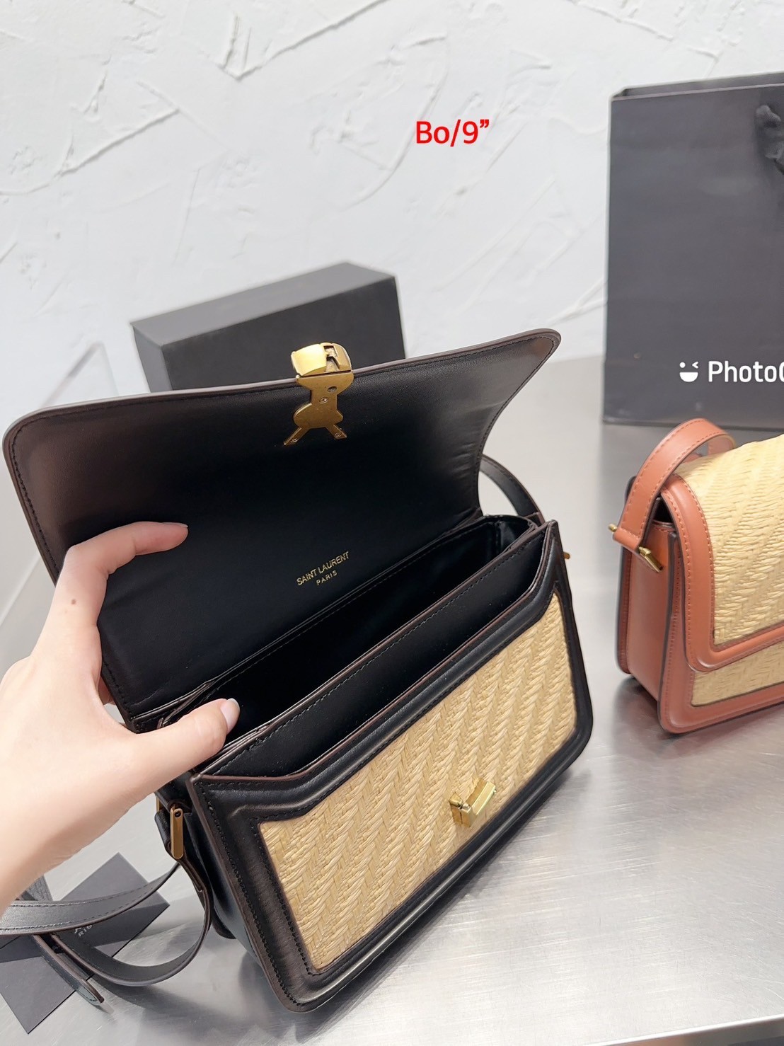 Medium Solferino raffia crossbody bag 9" / YSL SOLFERINO BAG / Solferino Natural Bag พร้อมส่งที่ไทย กระเป๋าสะพายทรงสี่เหลี่ยม ทอด้วยวัสดุธรรมชาติ สวยหรูอยู่ทรง เปิดปิดด้วยฝาปิดโลโก้แบรนด์อะไหล่ทอง