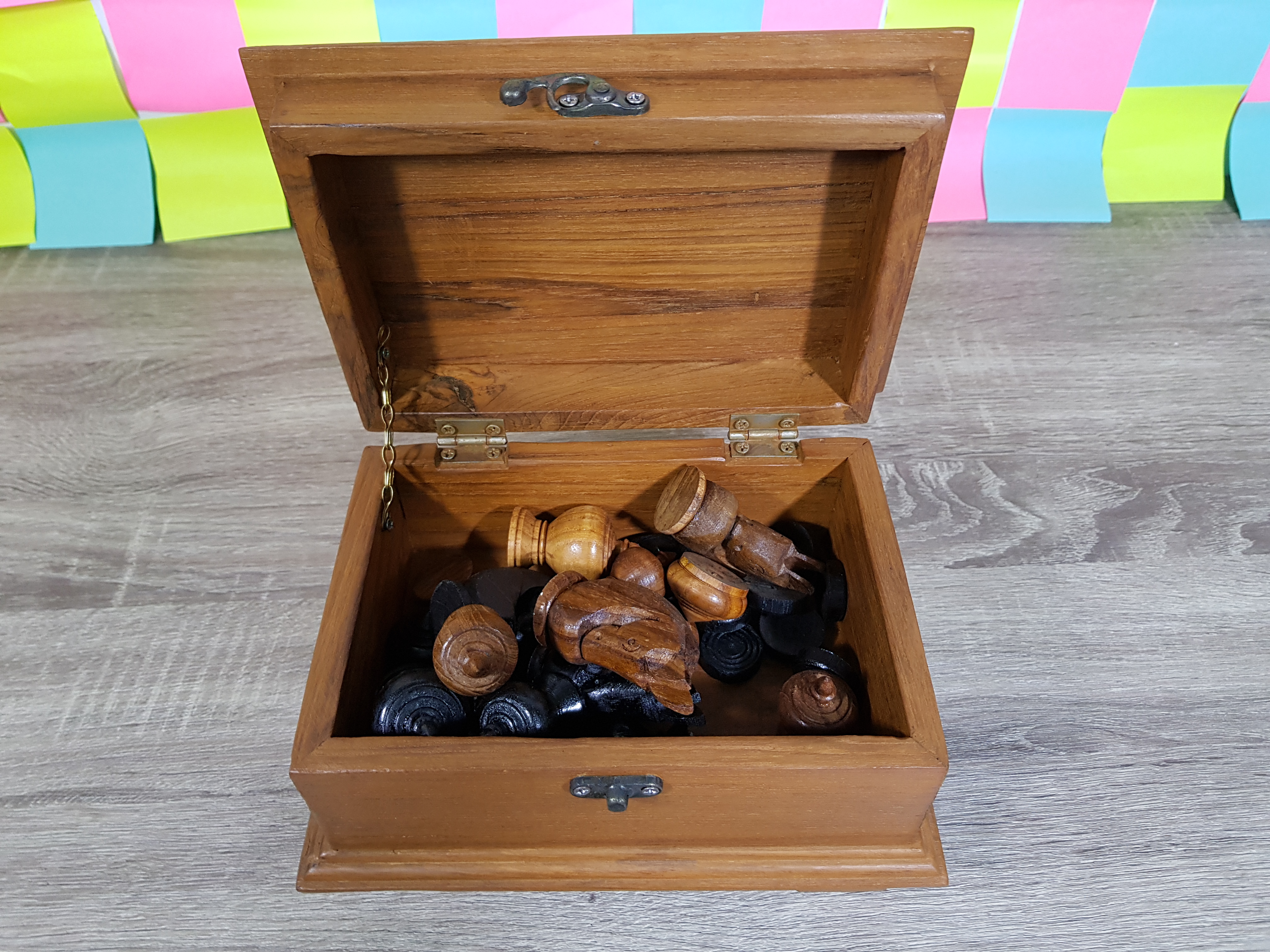 ตัวหมากรุกไทยพร้อมกล่องทรงเหลี่ยม