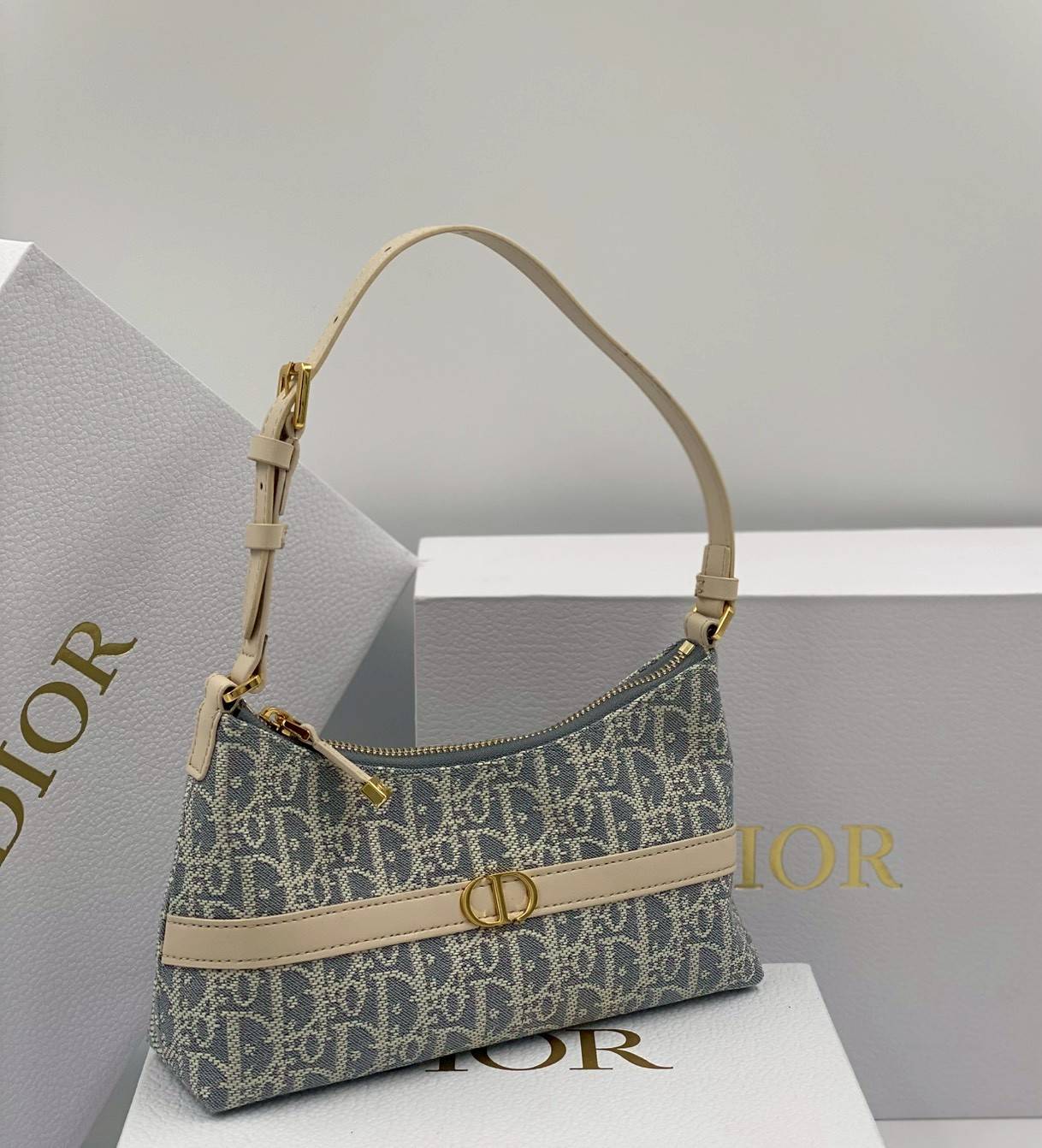 ORI หนังแท้ | DIOR Mini 30 Montaigne Cigale bag / DIOR Mini Miss Caro Cigale bag กระเป๋าสะพายไหล่ทรงโฮโบ ขนาดมินิเสริมไลน์ 30 Montaigne ด้วยรูปทรงทันสมัยและประณีตบรรจง