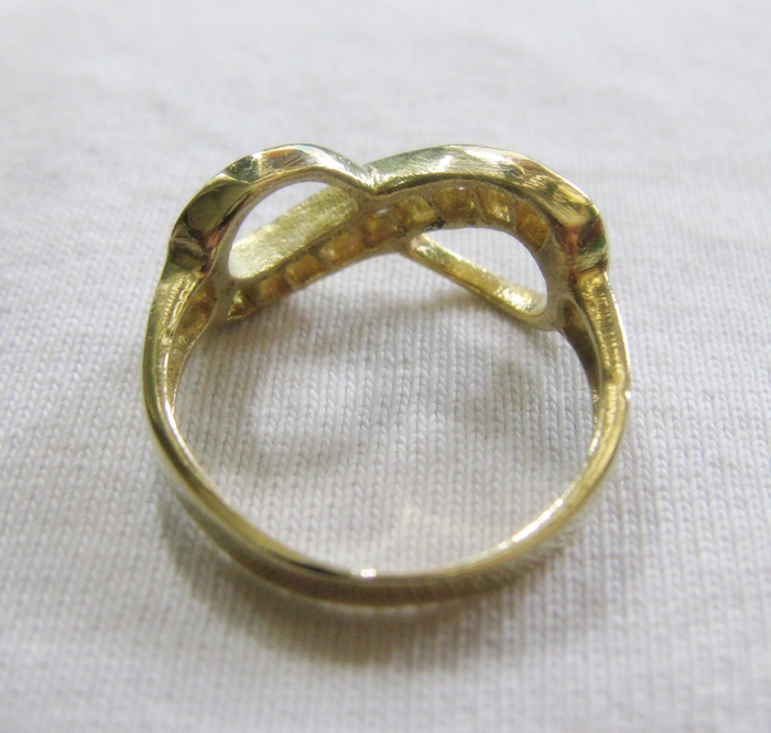 แหวนอินฟินิตี้ประดับเพชรเนื้อทองเหลืองเสริมเรื่องความรักการงานค่ะ