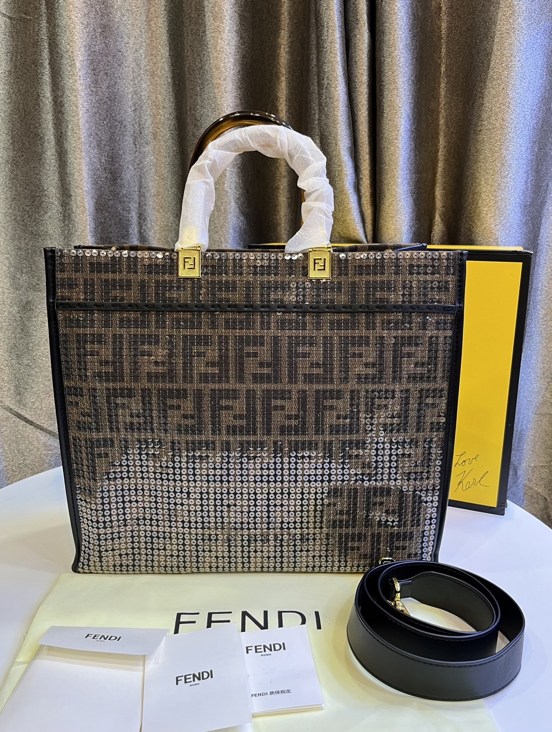 FENDI Sunshine Large jacquard FF sequins shopper / Fendi Tote bag 36cm พร้อมส่ง กระเป๋าสะพายทรงโท้ท ปักเลื่อมแวววาว รุ่นใหม่ สวยหรู **สินค้าเกรดออริจินอล 1:1 สลับแท้