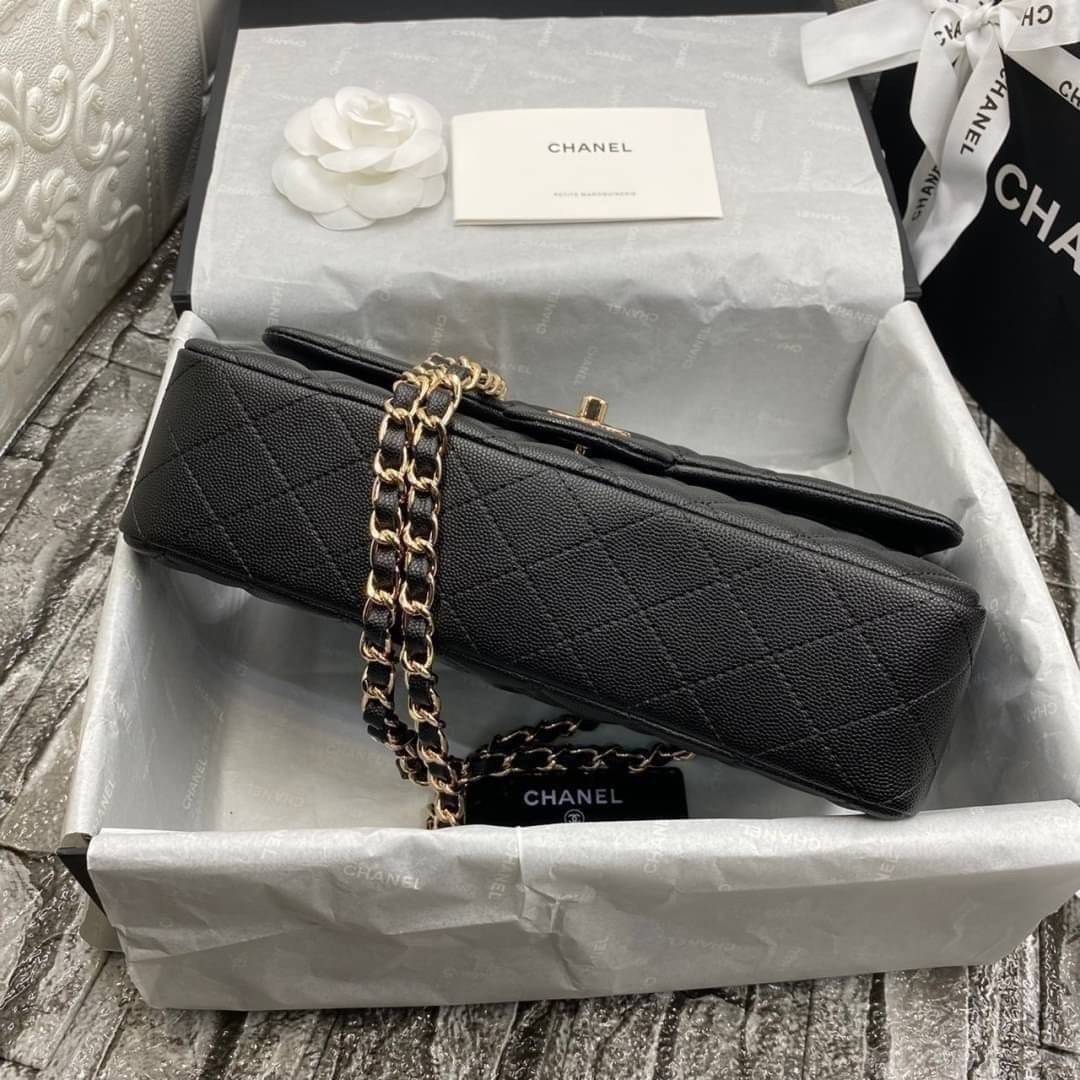 หนังแท้ CHANEL Classic Caviar 25cm กระเป๋าสะพายคลาสสิก หนังแกะและโลหะสีทอง ภาพสินค้าถ่ายจากงานขายจริง ใช้งานต่างประเทศได้