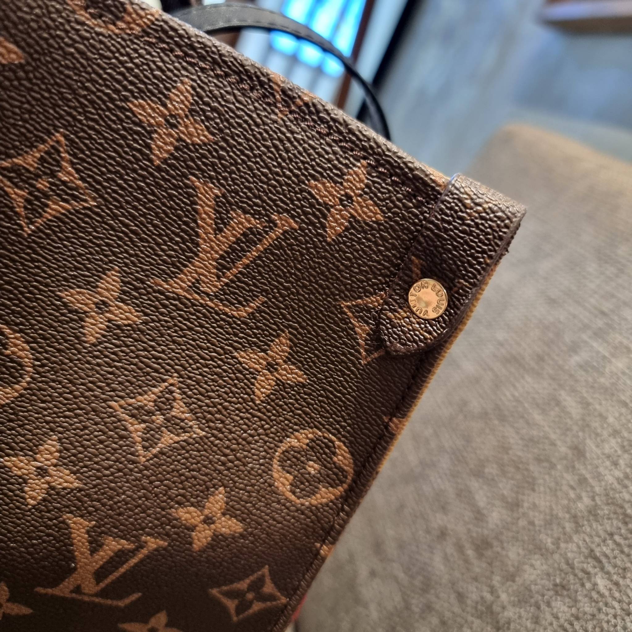 LV crossbody tote bag 10" 16" สเปเชี่ยล gift box set ในราคาที่แสนดี น่าคบหา!! สุดคุ้มและสวยที่สุดยันกล่อง!! ได้ไปยังไงต้องร้องว้าว!! กระเป๋าทรงโท้ทที่สาวๆตามหา ดีไซน์คลาสสิค ผู้ดี หรูหรา โทนสีใช้งานง่าย ได้ทุกลุค ทุกสไตล์ วัสดุหนังแคนวาสคุณภาพ ม