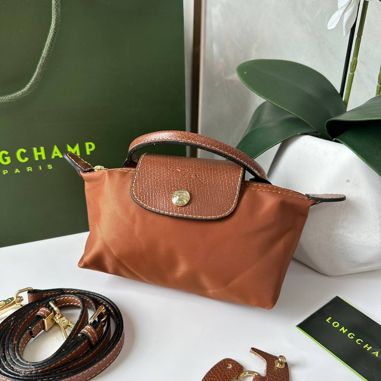 LONGCHAMP LE PLIAGE ORIGINAL Pouch with handle กระเป๋าใบเล็กขนาดกระทัดเหมาะกับใส่ของจำเป็นจุกจิก กันน้ำได้ พร้อมส่ง