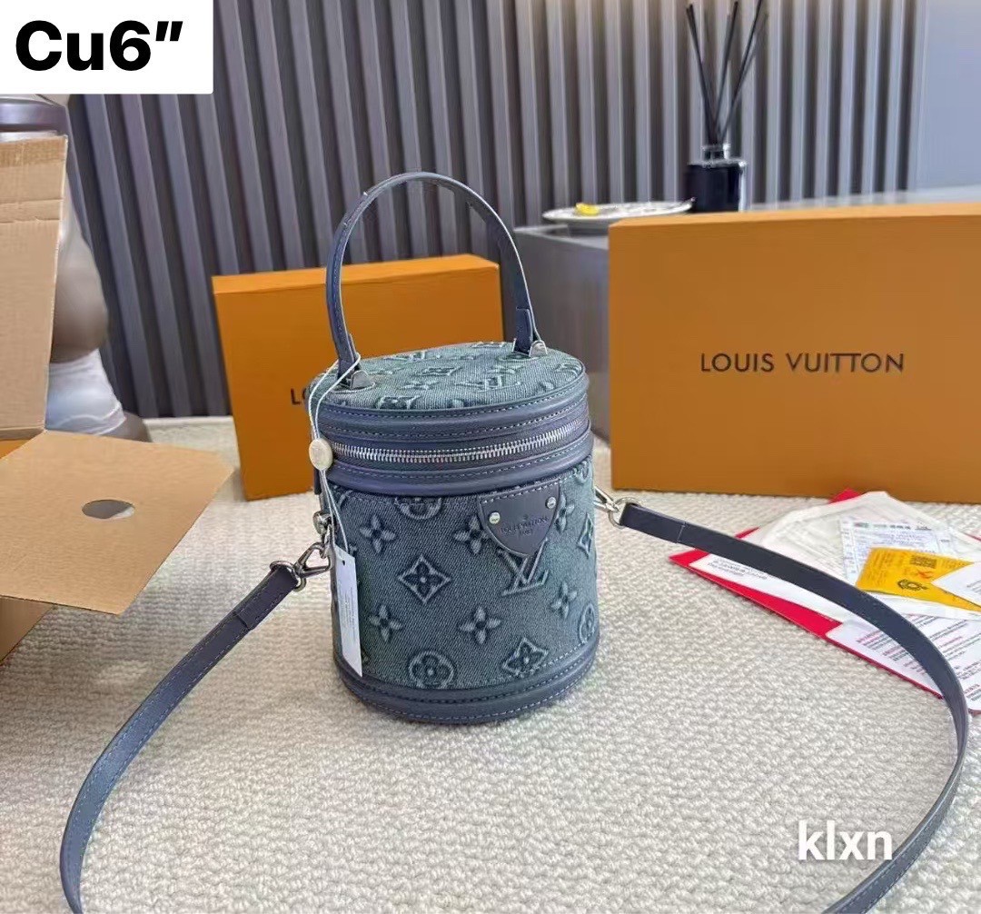 LV Cannes Monogram Denim Bag กระเป๋าสะพายทรงถังเดนิมซีดสไตล์วินเทจ ปั้มนูนโลโก้ลายโมโนแกรม ไอเท็มหรูหราย้อนยุค ผสมผสานความทันสมัย ในรูปแบบกระเป๋าทรง cylinder ที่ไม่เหมือนใคร สุดฮอต ตัวแม่ทุกคนต้องมี สวยคลาสสิคมากๆ