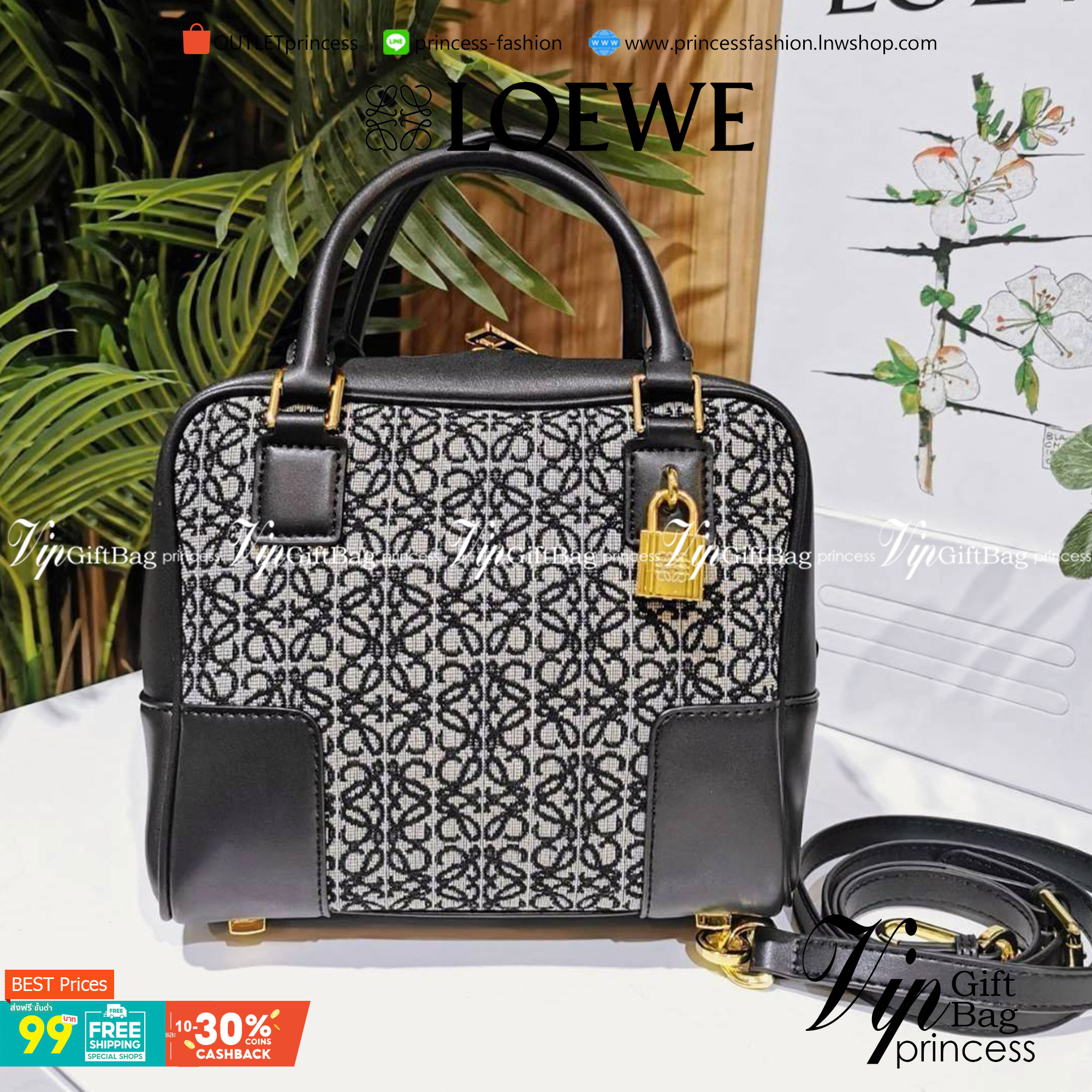 LOEWE ANAGRAM BAG VIP GIFT WITH PURCHASE (GWP) พรีเมี่ยมกิ๊ฟ Limited จาก LOEWE PERFUME DUTYFREE ไอเท็มใหม่! ดีไซน์สวยหรูคงเอกลักษณ์ด้วยวัสดุ Anagram Canvas Jacquard Fabric ผสมผสานหนังแท้ Calfskin ลงตัวสุดคลาสสิค เปิดปิดด้วยซิปแบรนด์อะไหล่ทองขนาดกำลังดี น้