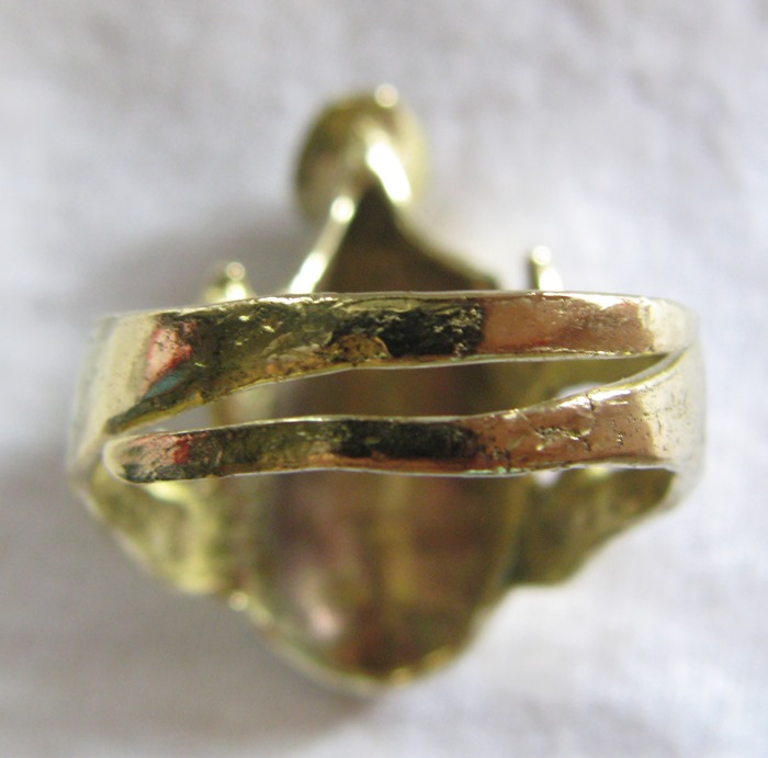 สินค้าหมดค่ะ แหวนพ่อแก่เนื้อทองเหลือง พร้อมใบคาถาค่ะ