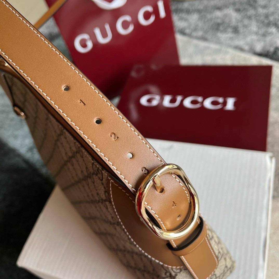 สลับแท้ GUCCI GG Emblem medium shoulder bag กระเป๋าสะพายทรงใหม่สวยคลาสสิค เกรดหนังแท้ แคนวาสแท้ พิมพ์ลายคมชัด 🤍 เกรดออริจินอล สลับแท้