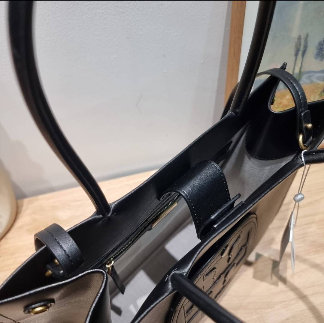 TORY BURCH ECO ELLA TOTE BAG / TORY TOTE BAG พร้อมส่ง 3 สี กระเป๋าสะพายทรงโท้ท ขนาดกำลังสวย จุของได้เต็มที่ รูปทรงคลาสสิคชวนใช้ โดดเด่นด้วย patch โลโก้ คอลเลคชั่นน้องใหม่ ส่งมาให้สาวๆได้ใจฟูอีกหนึ่งไอเท็ม