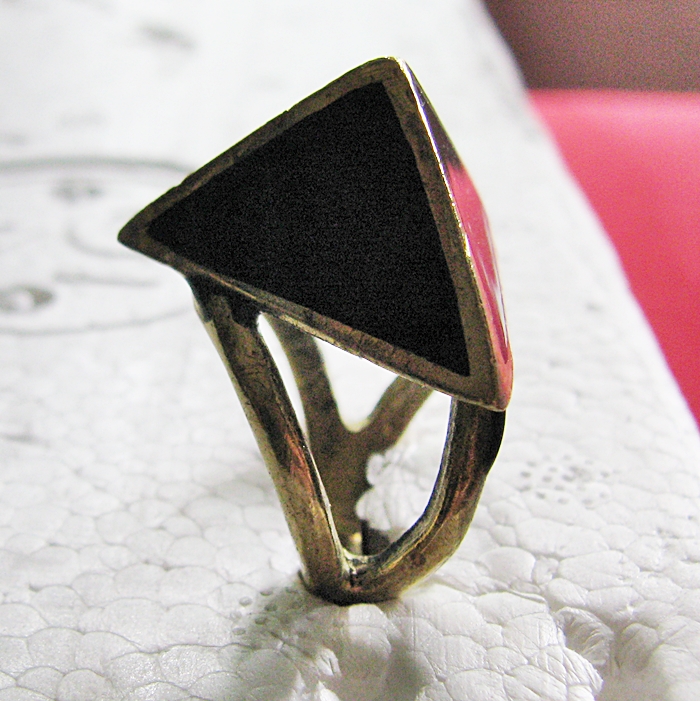 แหวนพีระมิดทองเหลืองค่ะ