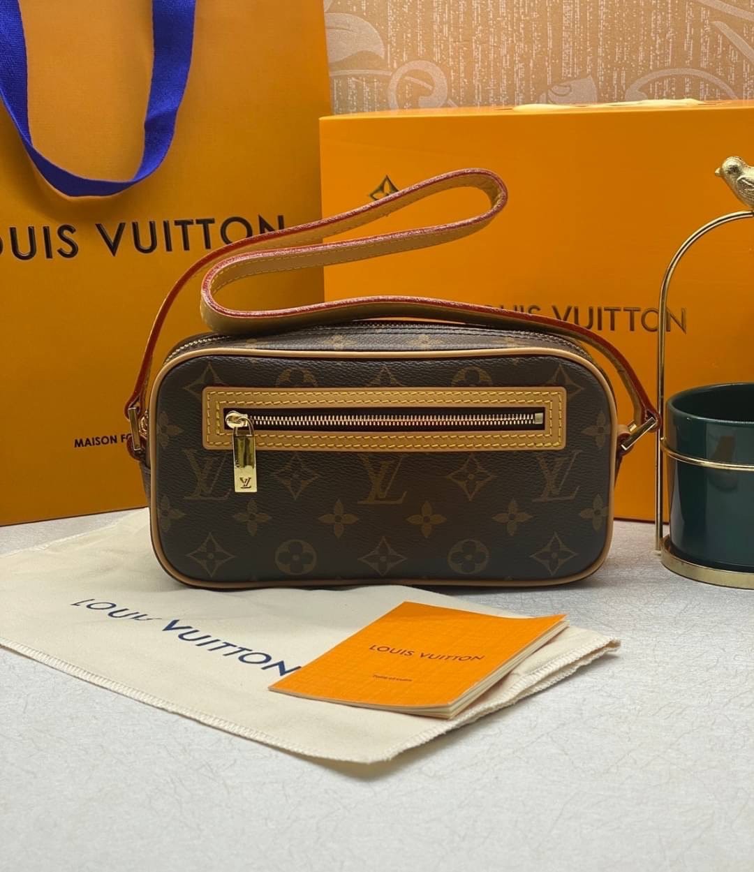 LV POCHETTE CITE SHOULDER BAG MONOGRAM เกรดออรินอล หนังแท้ สวยงามตามรูป เกรดเทียบแท้ ใช้สลับแท้ได้ ใช้งานต่างประเทศได้