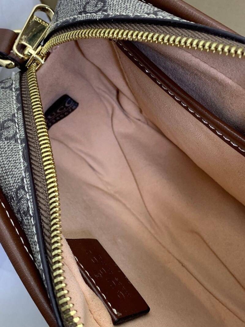 VIP 】หนังแท้ GUCCI Mini Bag With Interlocking G In GG Supreme And Brown Leather พร้อมส่งที่ไทย กระเป๋าสะพายดีไซน์สวย ใช้ได้ทั้งชายหญิง คลาสสิคและน่ารักในตัว ใช้งานง่าย ใช้ได้หลายโอกาส งานหนังแท้ สวยมากค่ะ