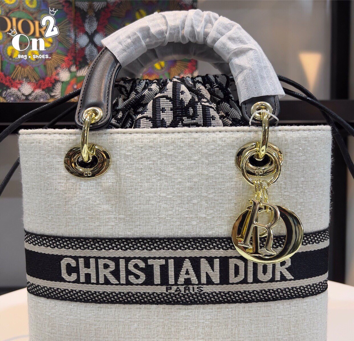 Lady Dior limited edition Bag DIOR WOMEN MEDIUM LADY D-LITE BAG กระเป๋า Lady D-Lite ผสมผสานความสง่างามและคลาสสิก