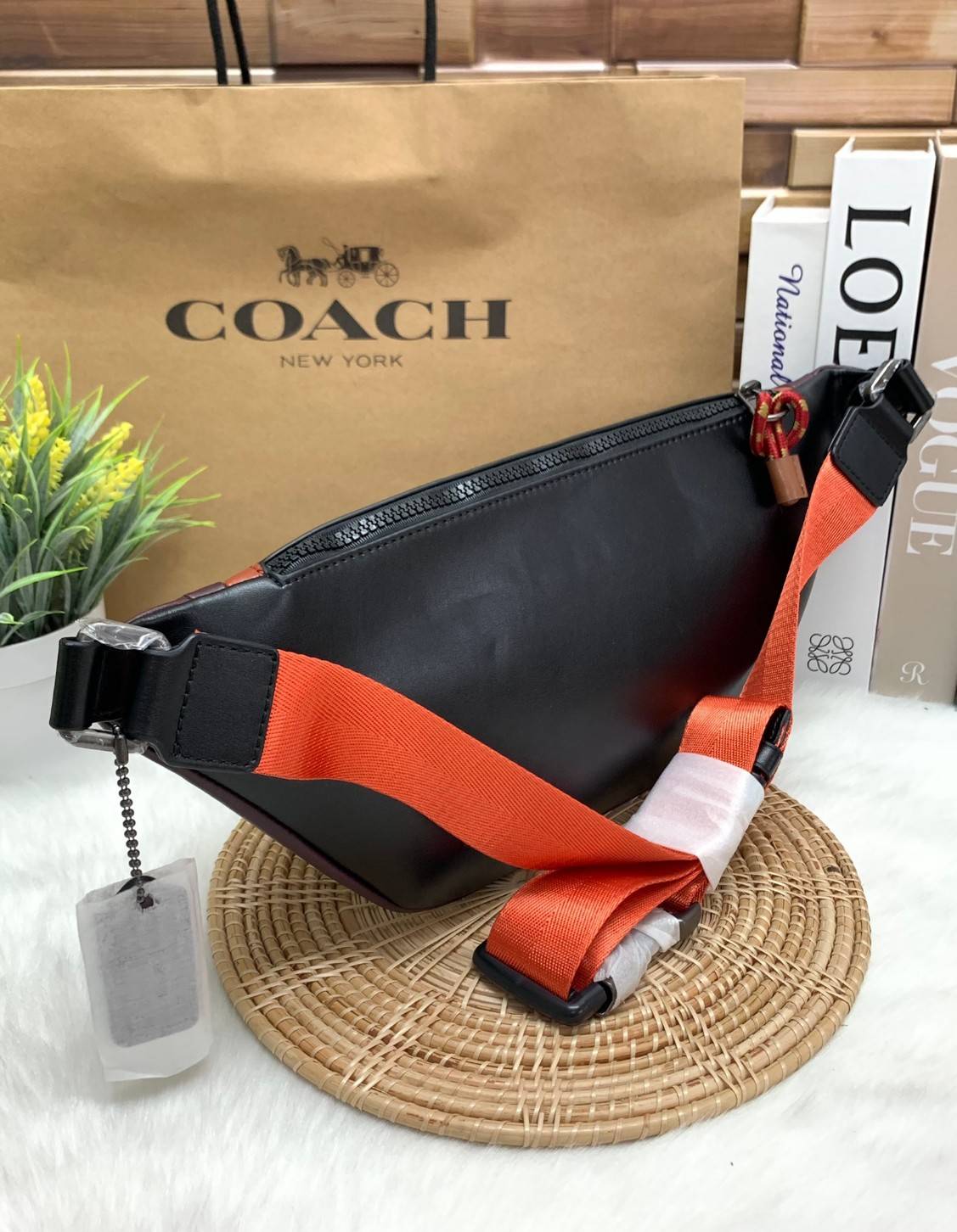 OUTTLET 】Coach Belt Bag ใบใหญ่คะ! Coach Rivington Belt Bag In Colorblock With Coach Patch C78947 สีเข้าใหม่ ได้ใจหนุ่มๆกันเลยค่าา 🌈สีจริงสวยมากค่ะ😘 กระเป๋าคาดอกด้านหน้า//คาดไปทางด้านหลัง//หรือคาดเอวได้ ตามแต่ความถนัดได้เลยนะคะ หนังแท้ นิ่ม