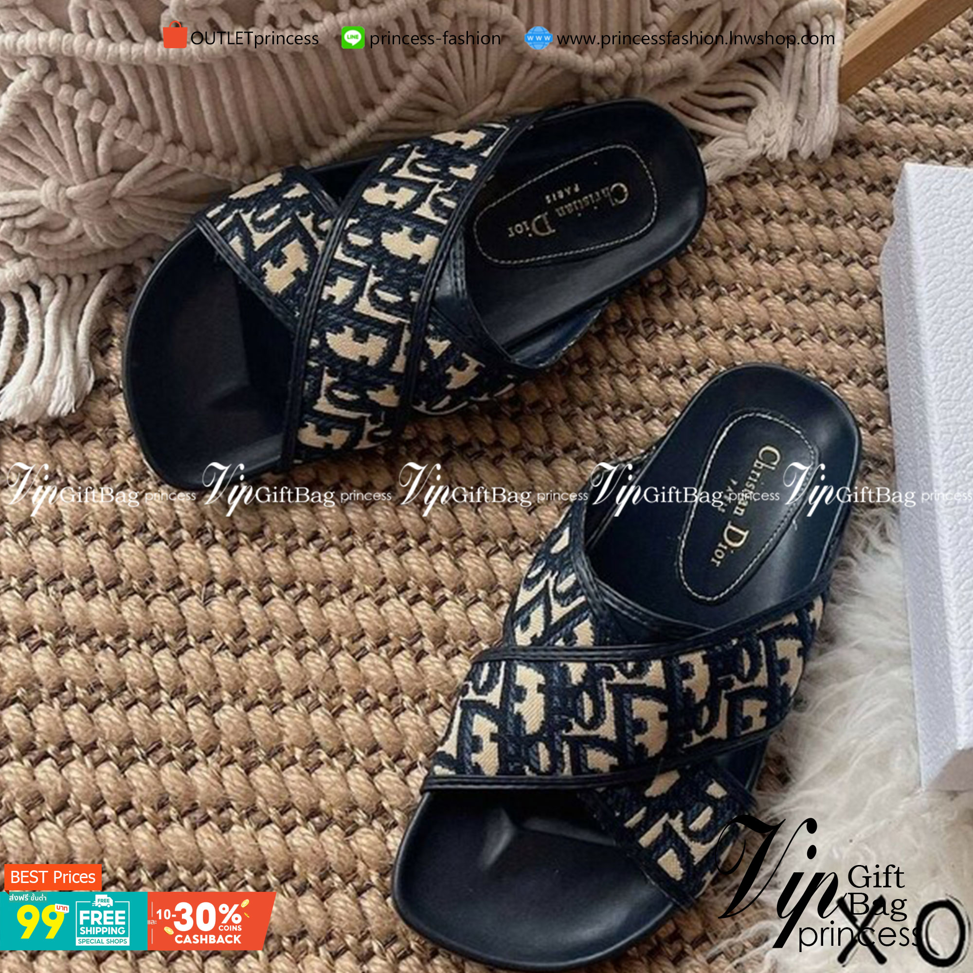 Christian dior Sandel แตะสวม ใส่สบาย งานผ้าตีแบรนด์ ผ้านุ่ม แต่งไค้วครอสเอ็กซ์ เรียบ หรู พื้นบุ๋มใส่แล้วกระชับ ห่อเท้ามากขึ้น แมทส์ชุดง่าย น้ำหนักเบา