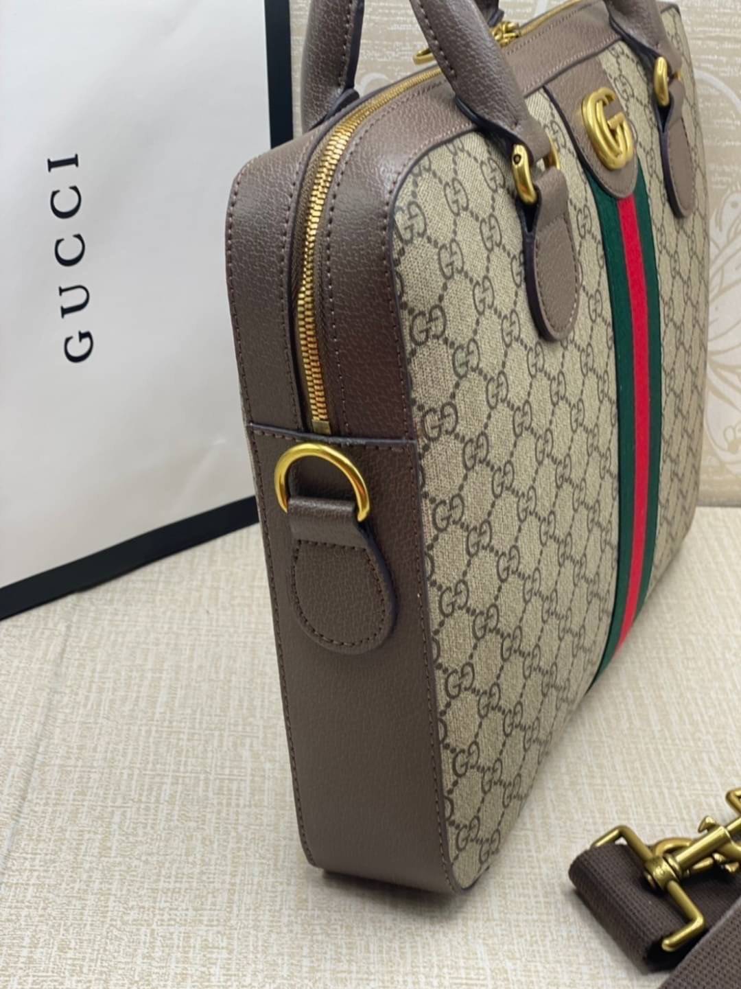 Gucci Ophidia GG Supreme Briefcase พร้อมส่งที่ไทย ภาพสินค้าถ่ายจากงานจริง GG Supreme work bag with Web shoulder strap