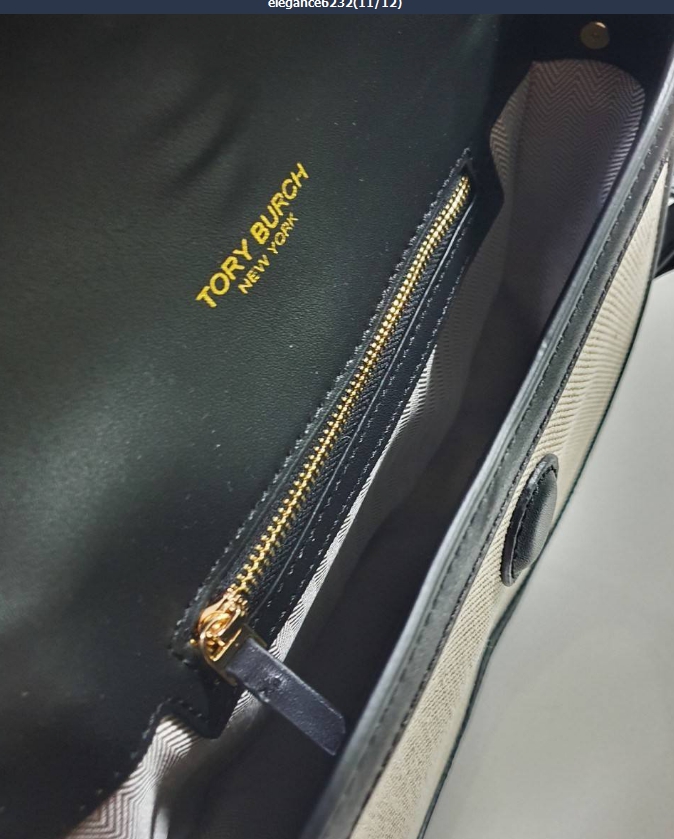 ของแท้ 💯% TORY BURCH CROSSBODY กระเป๋าสะพายข้าง ไซส์กำลังน่ารัก วัสดุทำจากผ้าCanvas ผสมหนัง ฝาพับเปิดปิดด้วยกระดุมแม่เหล็ก มีช่องใหญ่ เพิ่มช่องซิปยาว ใส่โทรศัพท์ สมุดบัญชีได้