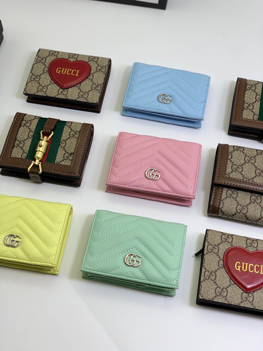 หนังแท้ GUCCI GG MARMONT WALLET / GUCCI WALLET พร้อมส่งที่ไทย กระเป๋าสตางค์รุ่นยอดนิยม งานหนังแท้ทั้งใบ ภาพสินค้าถ่ายจากงานขายจริง ใช้งานต่างประเทศได้ สวยๆ กันแล้ววันนี้ ใบนี้ must have..ค่ะ.!!