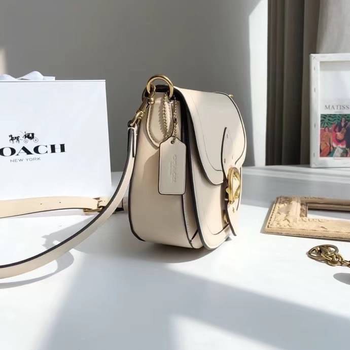 Coach Printed Coated Canvas And Glovetaanned เข้าเพิ่ม 4 แบบ มี 2สาย สายหนังและสายสปอร์ต สุดคุ้มเลยค่าา พร้อมส่งที่ไทยอีกครั้ง ฮอตฮิตไม่เลิกค่ะ ถามหากันเยอะมาก! กระเป๋าสะพายครอสบอดี้ร์ วัสดุหนังแท้ชั้นดีที่สุด! หนังสวย บวกกับอะไหล่แบรนด์ที่ดูเด่นคลาสสิคตร